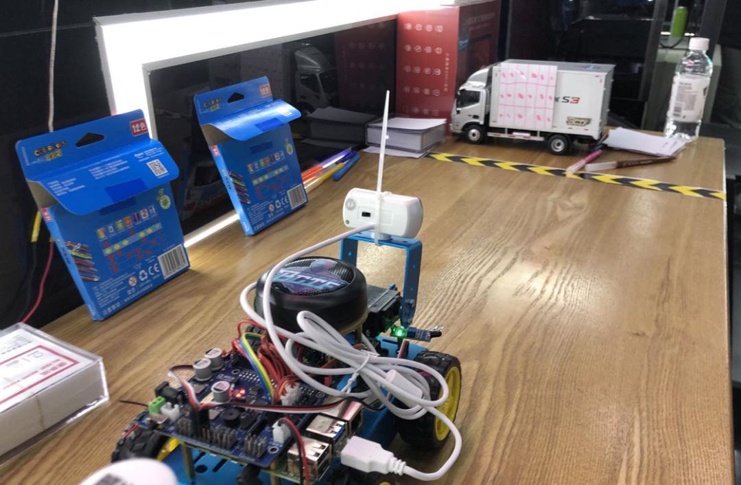 vrchat虚拟现实里体验赛博朋克,vr全球虚拟大会