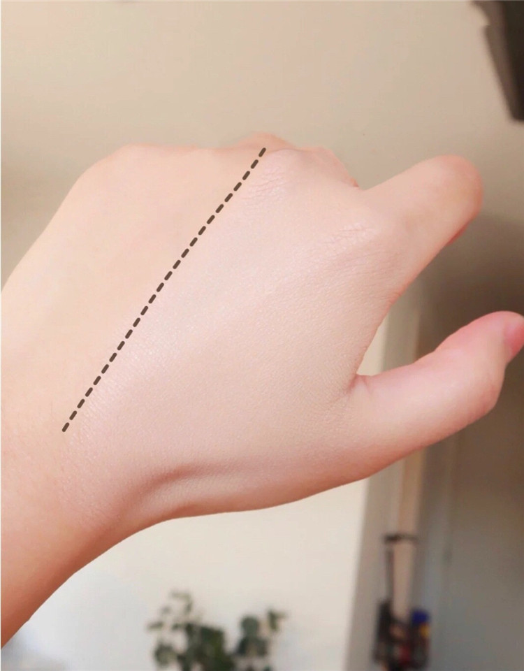 清透水润一抹自然提亮,贝壳提亮液精华