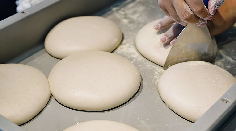 和面发酵后很粘,和面面团里都是气泡