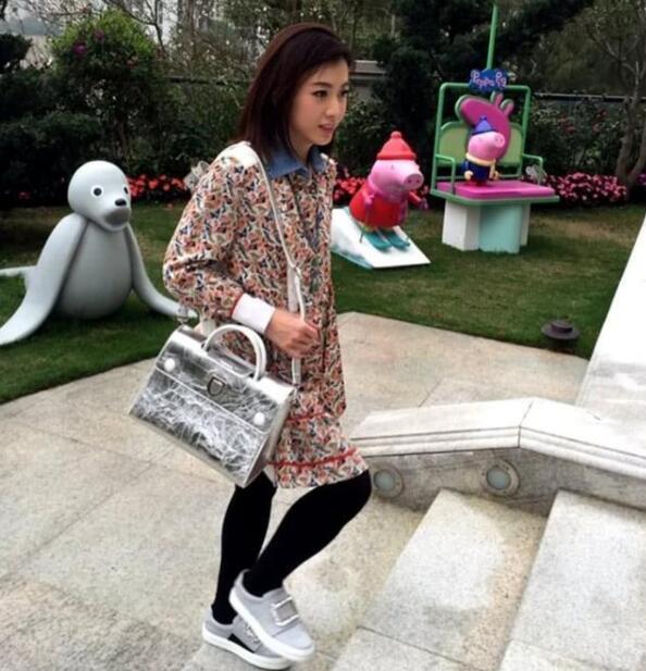 甘比从狗仔逆袭成香港女首富,甘比从女狗仔逆袭成女首富