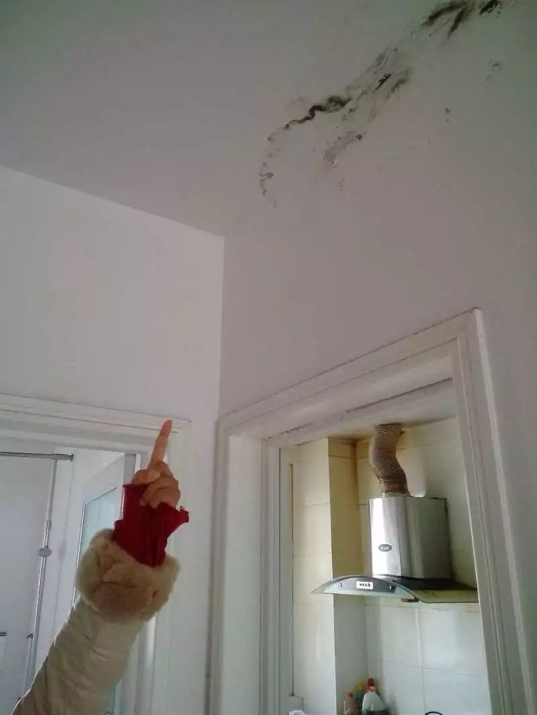 楼上厕所漏水楼下如何补漏,楼上漏水注胶补漏