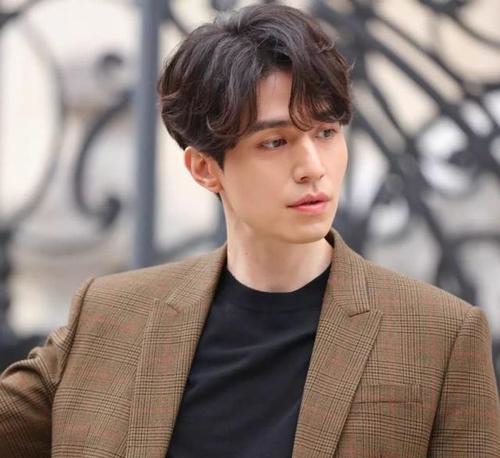 男生怎么找适合自己发型,一个男生如何打扮