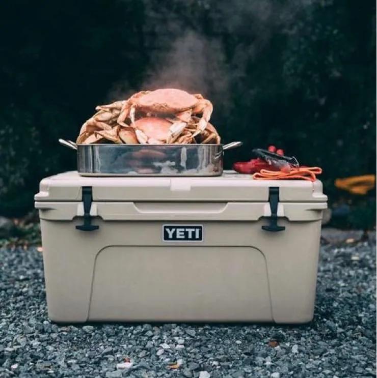 和supreme齐名的品牌,和supreme合作的行李箱