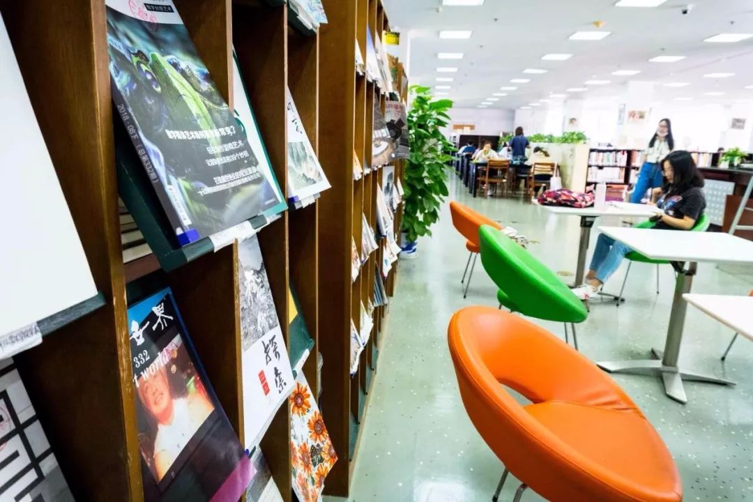 曝光！南京这所高校藏了个网红图书馆，还有高温杀菌器给书除菌！