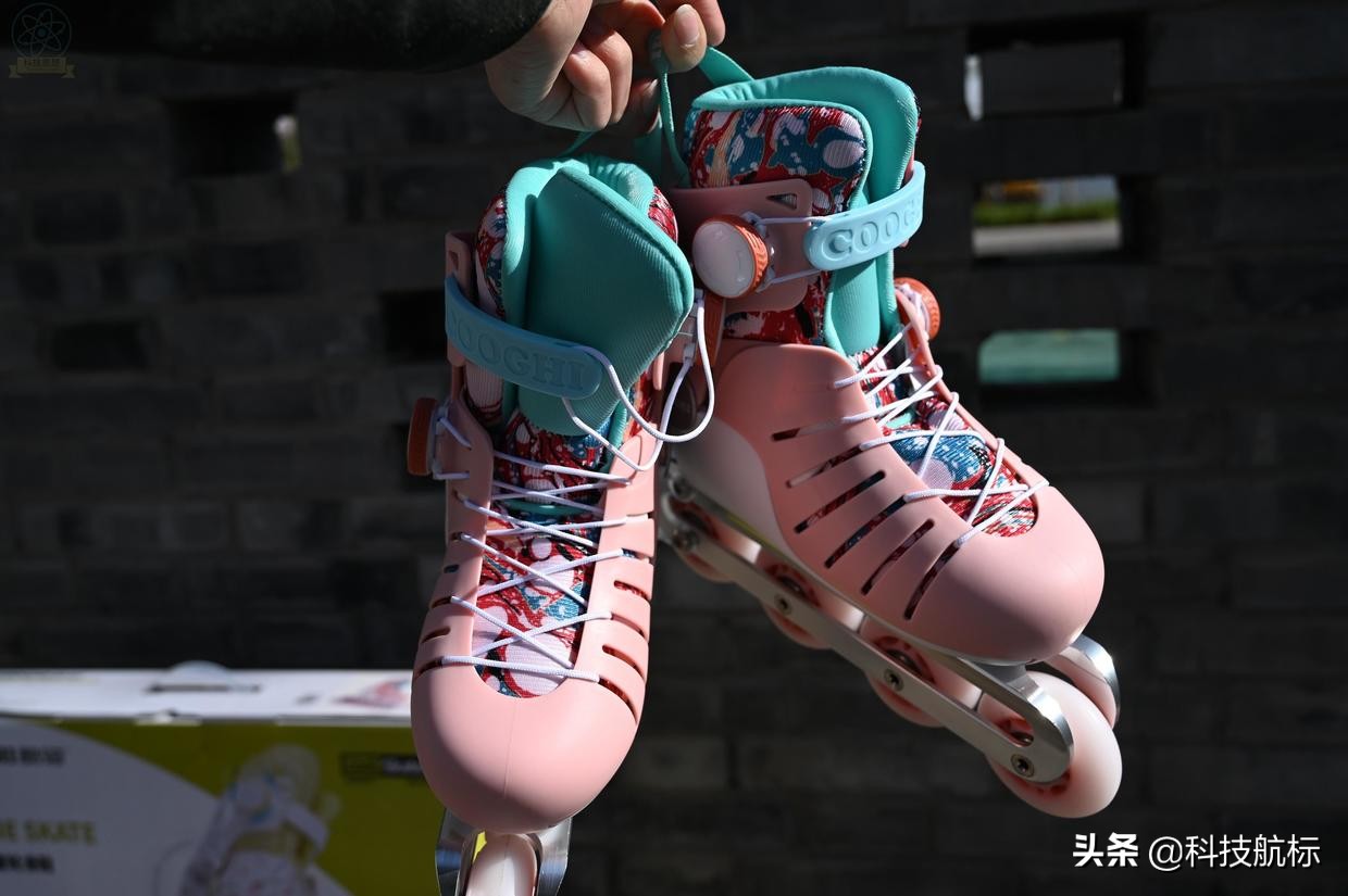 轮滑初学儿童版轮滑鞋,比较适合儿童用的轮滑鞋