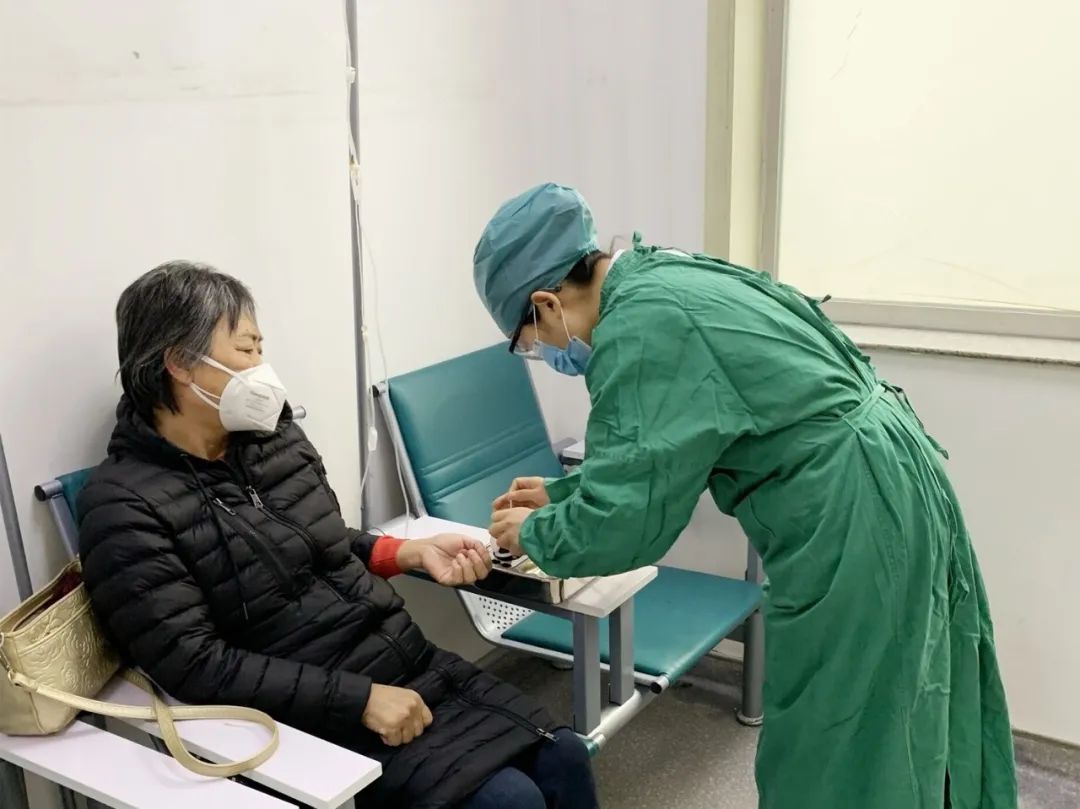 致敬巾帼战疫英雄,致敬坚守一线的巾帼英雄