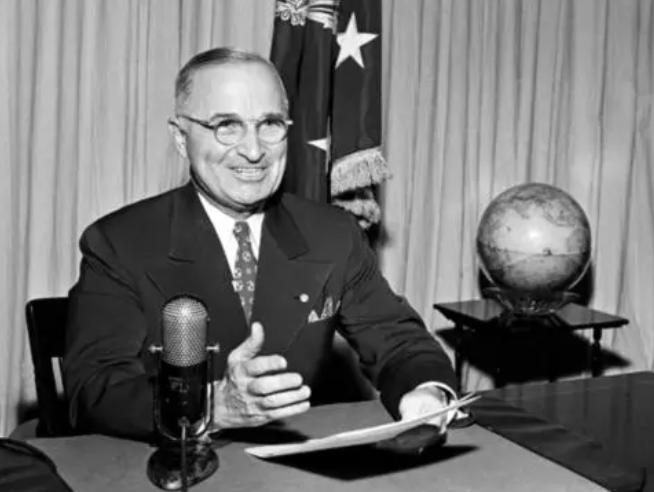 在朝鲜战争结束的第二年,有一艘载满了身穿国军军装士兵的轮船