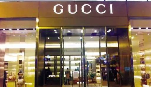 她叫九妹，在武汉做文员，月薪3000，她是这样生活的