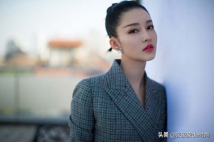 形容女孩子像花一样美,如何浪漫的形容一个女孩子