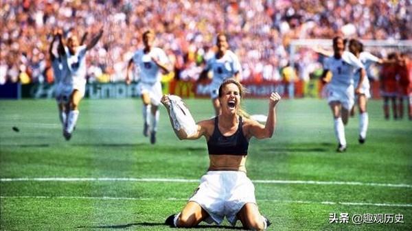 中国女足脱球衣庆祝动作,女足脱衣庆祝第一人