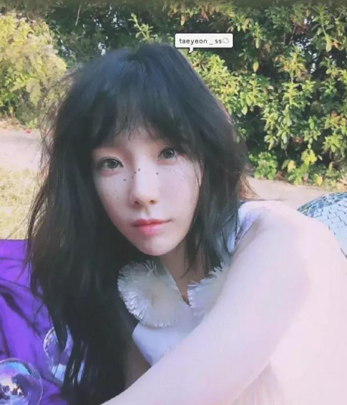 奚梦瑶穿miumiu黑钻吊带裙,158和178情侣穿搭