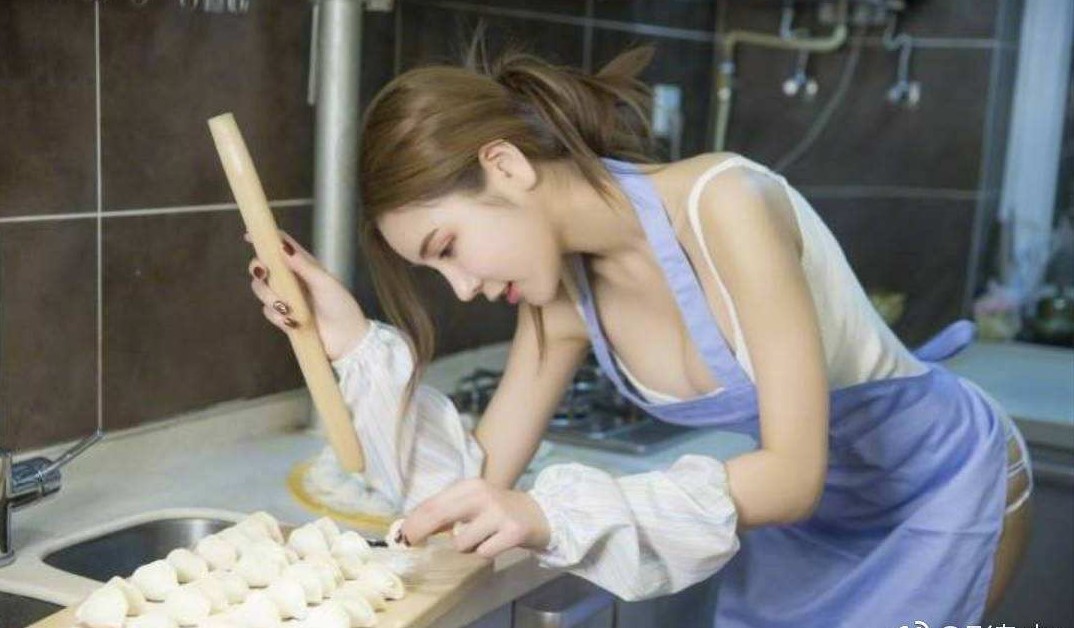 三个人的饺子馆一个月利润,一家饺子馆赚钱吗