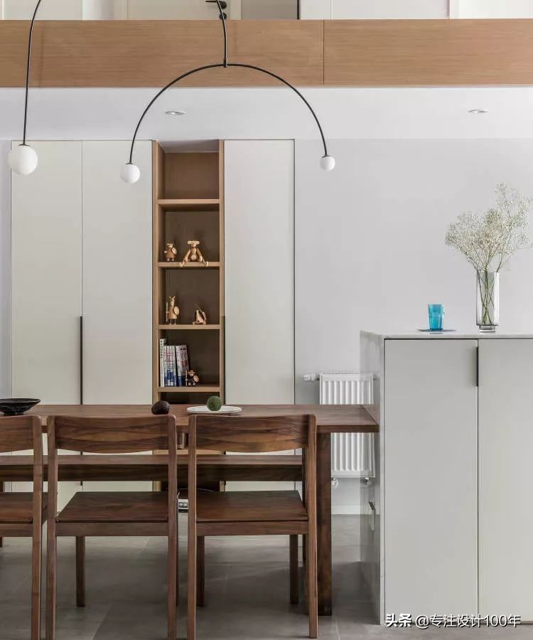 大面积落地窗，绿色肆意增长的家