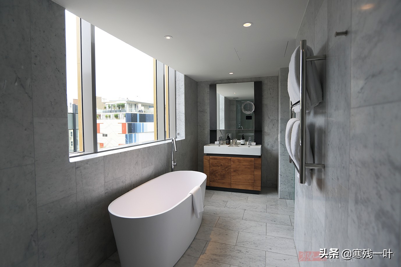 酒店民宿有没有洗漱洗头用品,入住酒店民宿需要带一次性的东西