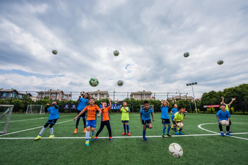 零基础儿童足球训练课,足球免费体验