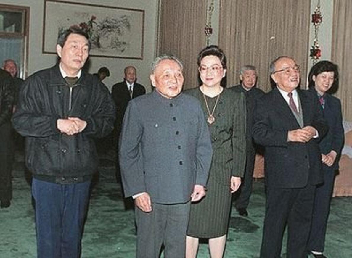 2000年*镕基朱**：我卸任后，人民能说一句，我是清官，我就很满意了