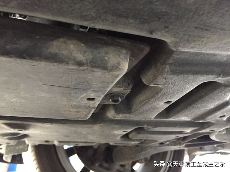 化州7哥翻新12代皇冠多少钱,11年丰田皇冠内饰翻新