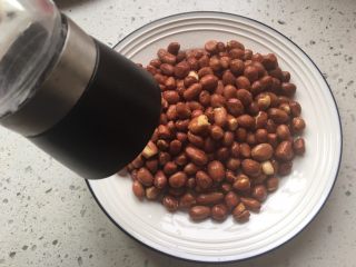 炸好的花生米糊了怎么办,炸好的花生米潮了不脆了