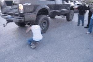 搞笑gif永远不要相信任何人,朋友圈gif背景搞笑