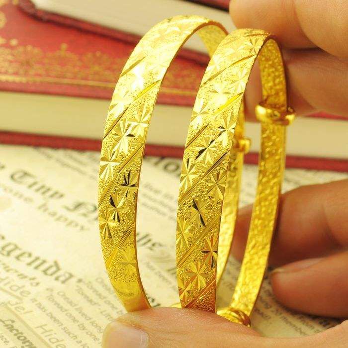 黄金圆棍手镯和扁平手镯优缺点,黄金手镯怎么选才好看