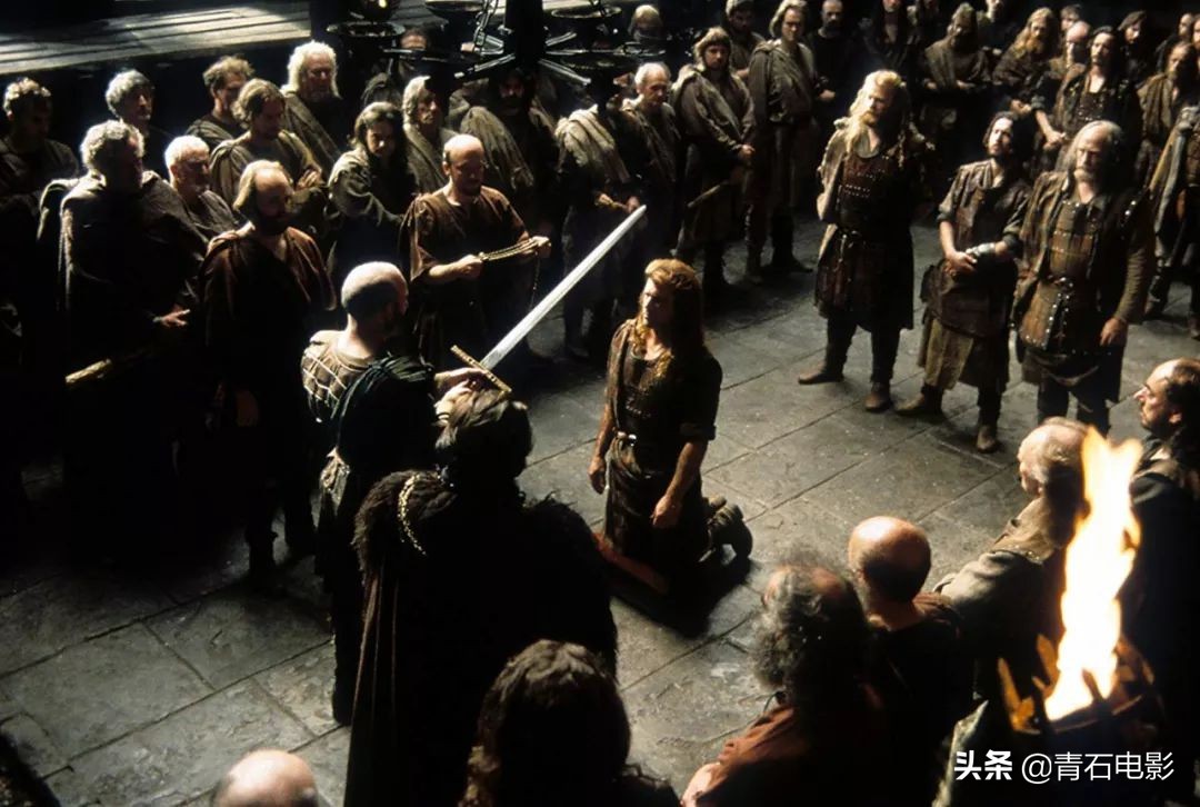 血与光交织的战争史诗，女神苏菲玛索盛世美颜，豆瓣评分高达8.9