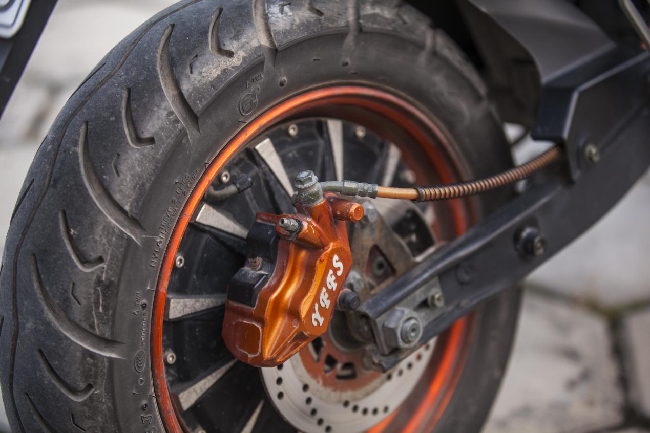 孤独夜里男孩的唯一陪伴，小厂电摩也有的情怀槽车详聊小猴m3！