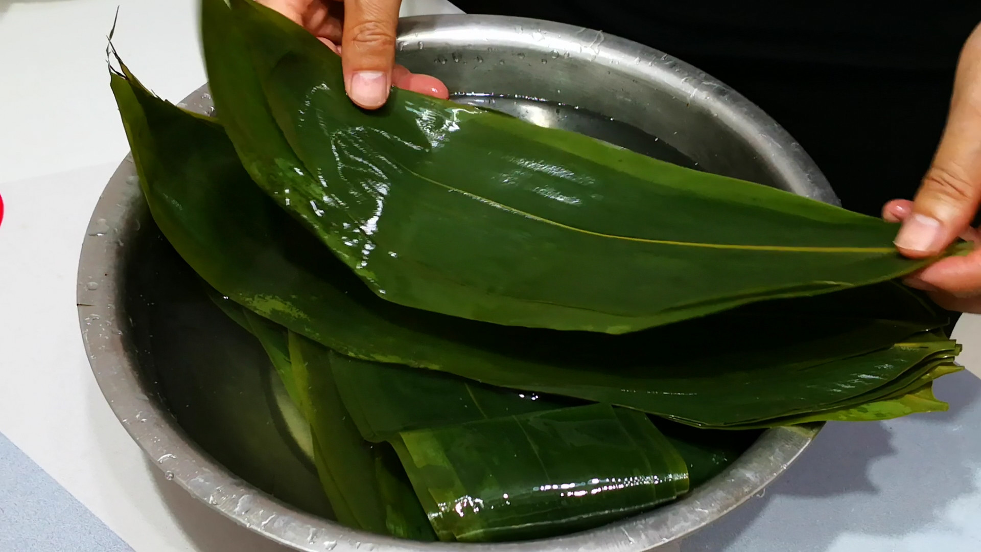 煮粽叶时只加清水,煮粽子时用清水就错了