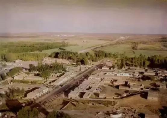 从偏远的小村庄又来到繁华的城市,从穷乡僻壤到人间仙境蝶变