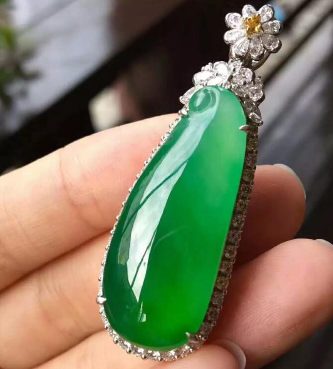 龙石种翡翠跟冰种翡翠哪个好,带你了解翡翠