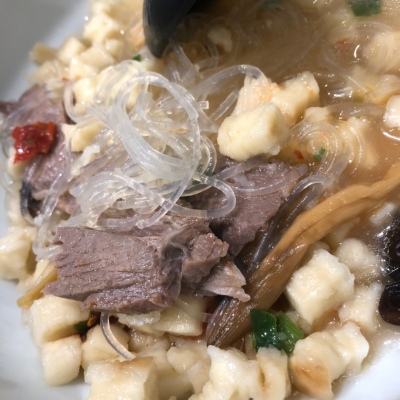 通过对藜麦杂粮粥料液比及原料配比的研制,确定精深加工关键技术