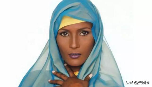 非洲黑人超模，曾被性侵、割礼、逼婚，却活出璀璨人生