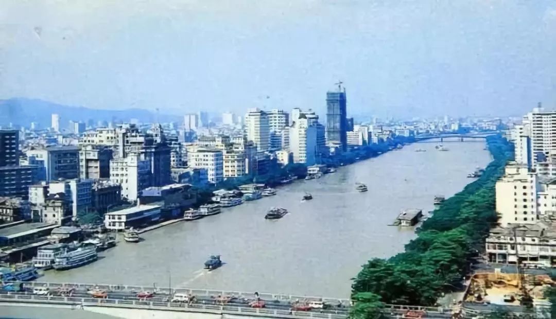 仁恒集团董事长钟声坚座驾,仁恒钟声坚谈成都天府新区