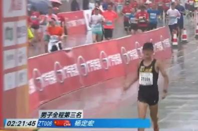 跑狐周记｜杨定宏雨战跑出221国际田联将更换名称及标志