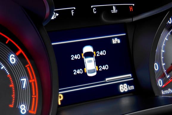 科鲁泽与卡罗拉的路线之争:追啊追啊,是谁的骄傲放纵