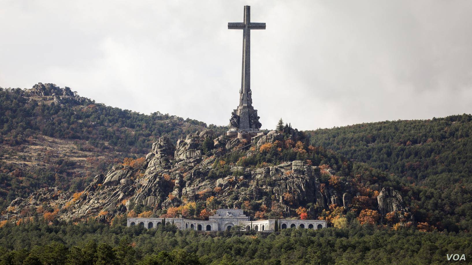 下葬36年后坟墓被刨开,下葬36年坟墓被刨开