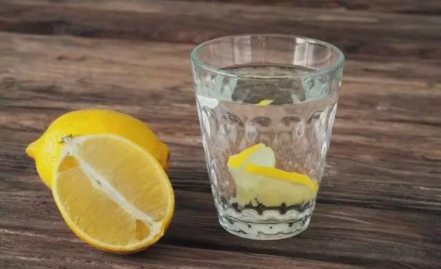 如何把普通衣服穿出很潮的感觉,衣服小技巧你学会了吗