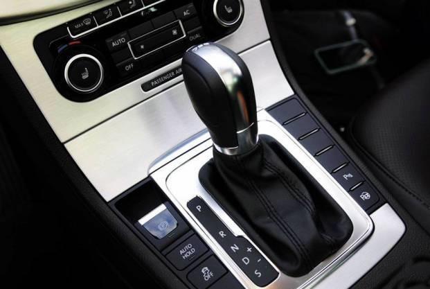 带挡滑行和空挡滑行哪个好,带挡滑行与空挡滑行哪个省油