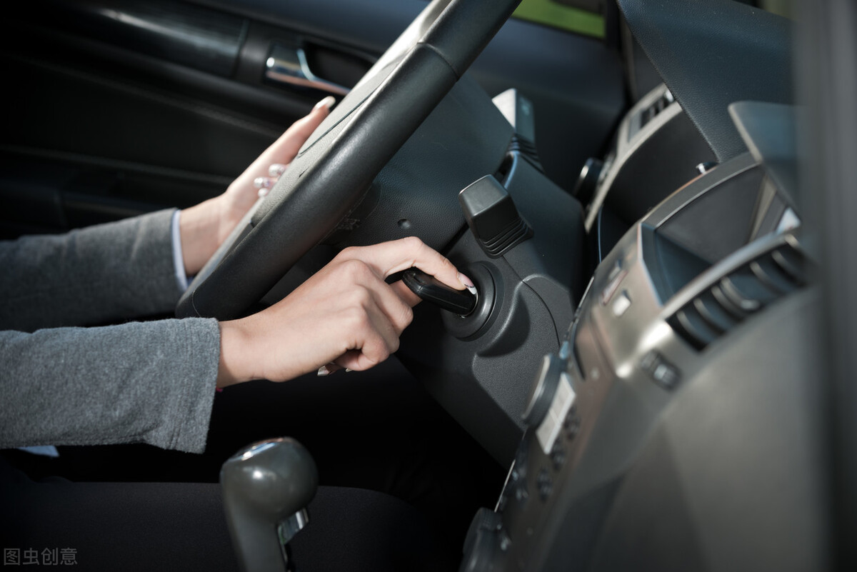 一键启动的车怎么正确启动,一键启动的车正确启动和停车步骤