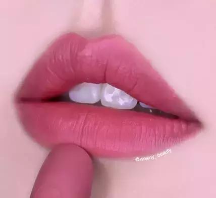 杨幂色和大表姐色口红哪个好看,杨幂用的枫叶色是什么口红