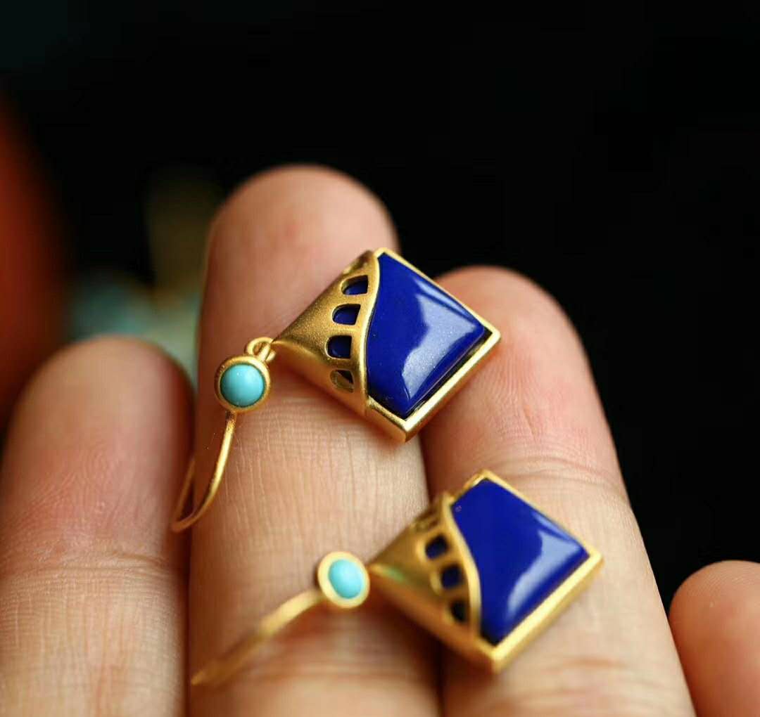 佛教中的璧琉璃，像天空一样的细腻，青金石的珠宝精致又大气