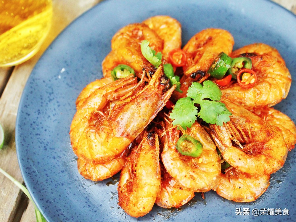 把虾壳都剥干净了怎么做好吃,虾壳的正确吃法