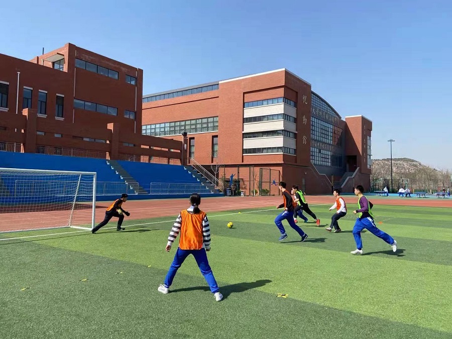 济南市章丘区实验中学足球比赛,济南长清大学城实验学校足球比赛