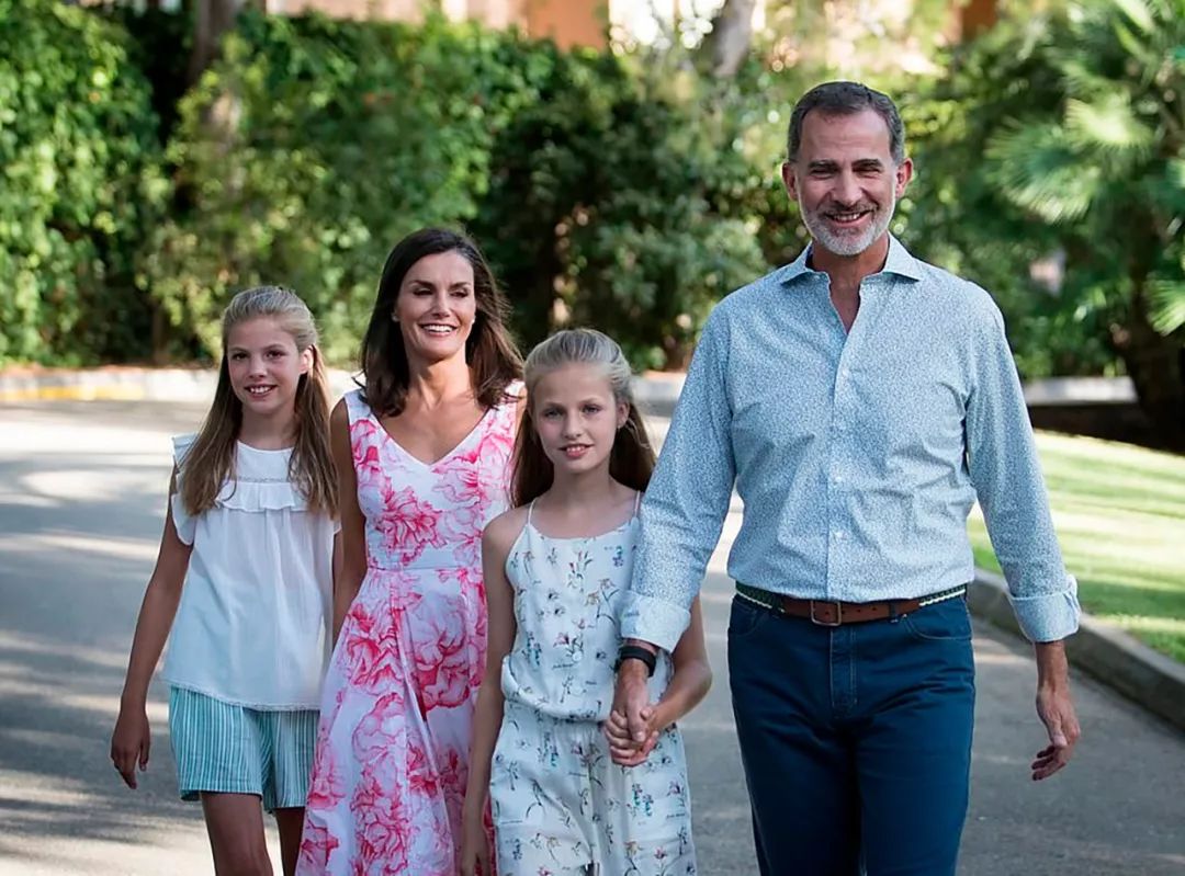 西班牙公主索菲亚越来越漂亮,西班牙索菲亚公主腿伤