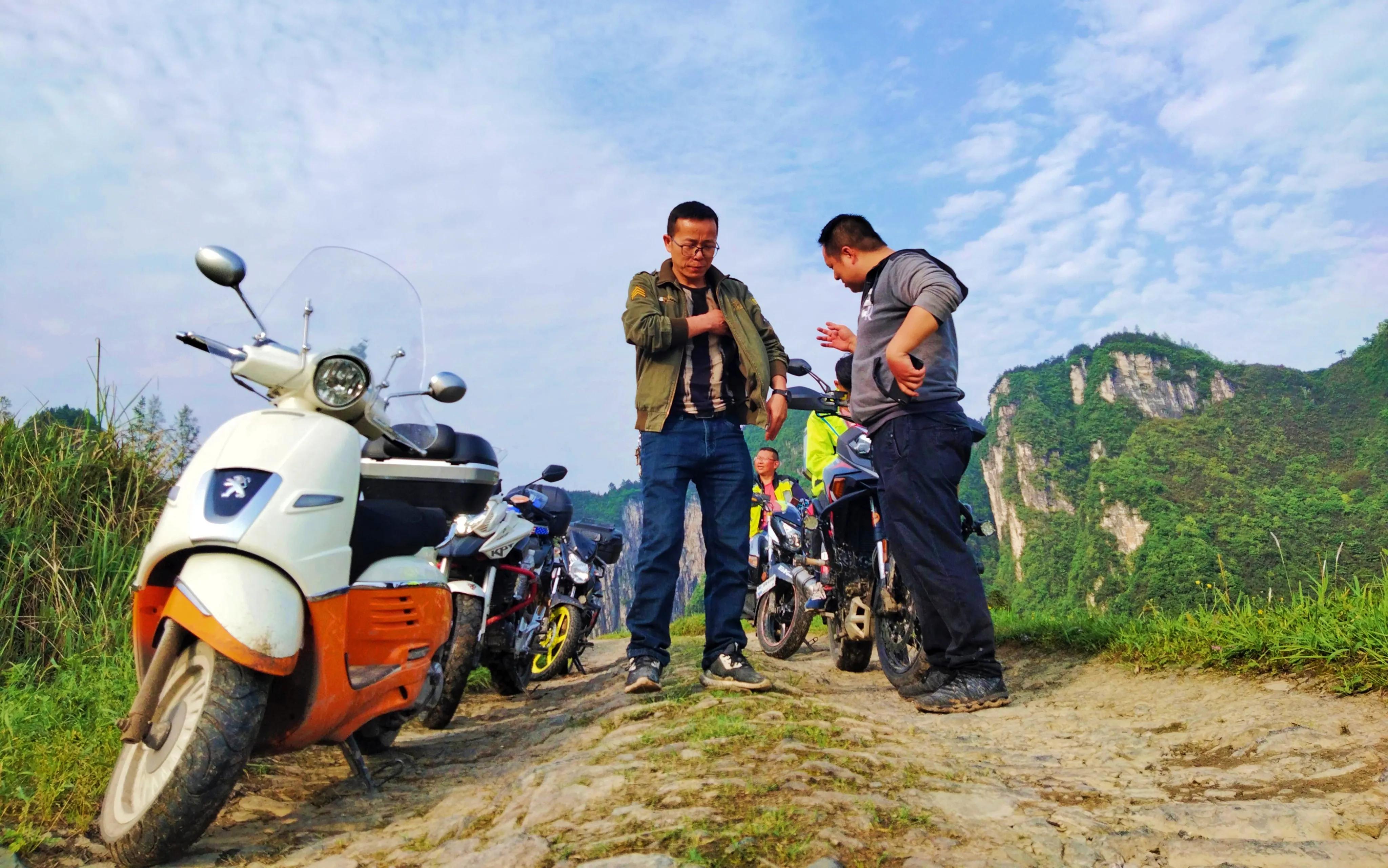 运动老乡（69）五人摩途挂壁公路历奇境