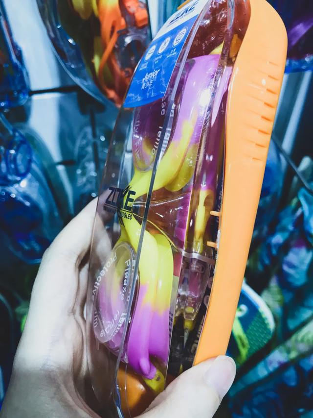 带宝宝游泳用什么泳镜,儿童初学游泳需要买泳帽吗