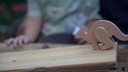 【设计篇】61岁中国大爷火爆外媒！“玩”木头让上亿老外看傻眼！