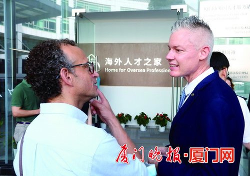 潘威廉受聘担任“移民事务服务站”和“厦门市外国人才服务站”顾问