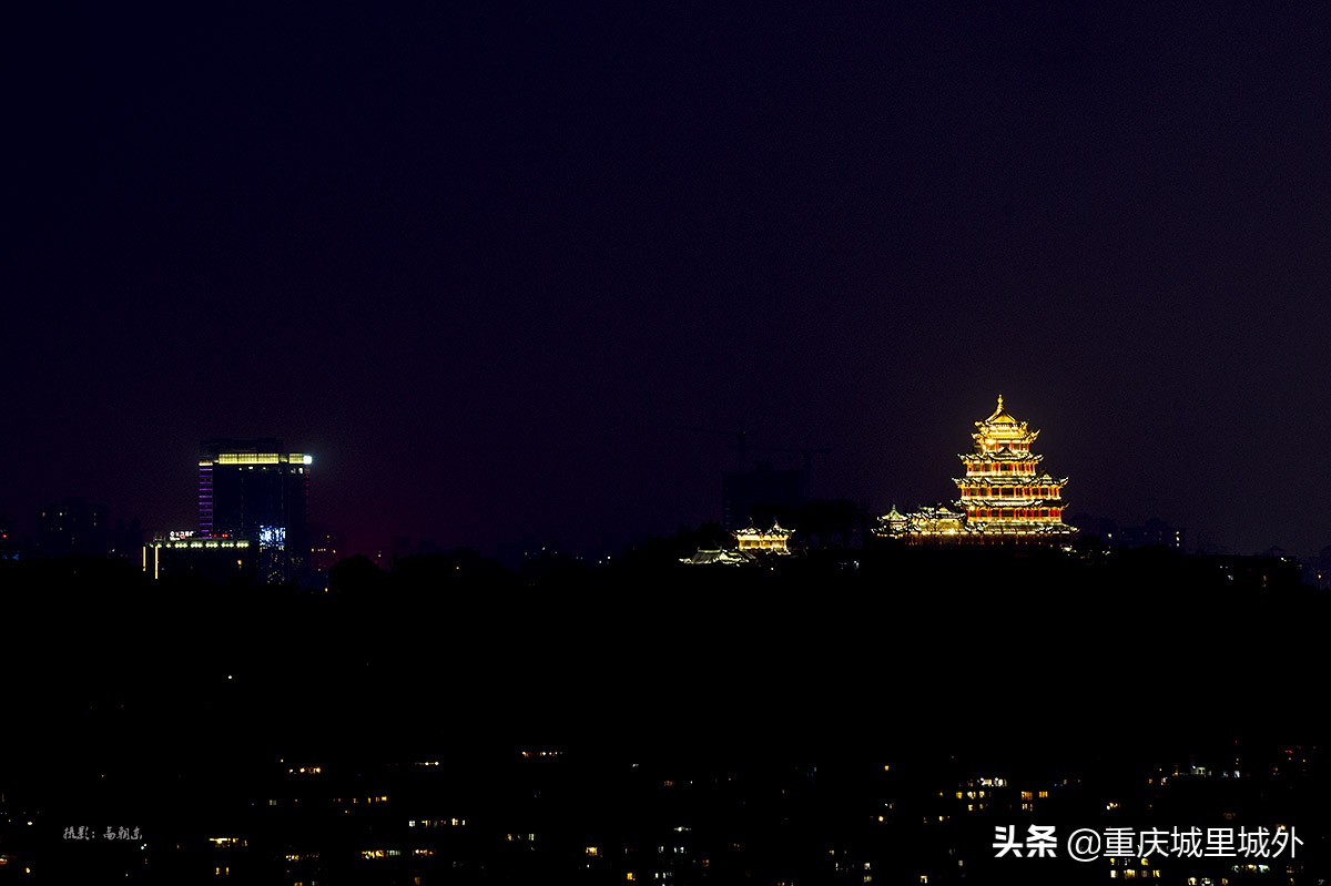 好奇探寻平顶山顶是否“平”，无意发现了渝中区与沙坪坝区的界牌