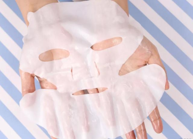 屈臣氏“断货王”面膜，一拉一提拥有小v脸，薇娅、宋祖儿都在用