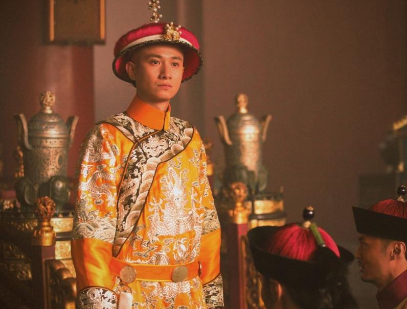 刘罗锅说乾隆是明君还是昏君,大清乾隆皇帝是昏君还是明君